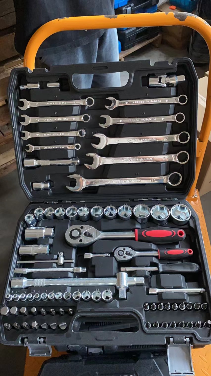 طقم أدوات يدوية لإصلاح السيارا - مراجعة Socket Wrench وسعره