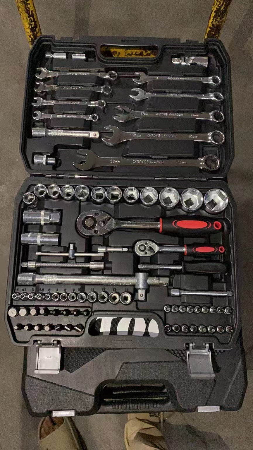 طقم أدوات يدوية لإصلاح السيارا - مراجعة Socket Wrench وسعره